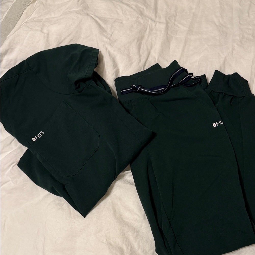 FIGS British Racing Green scrub top and jogger pant